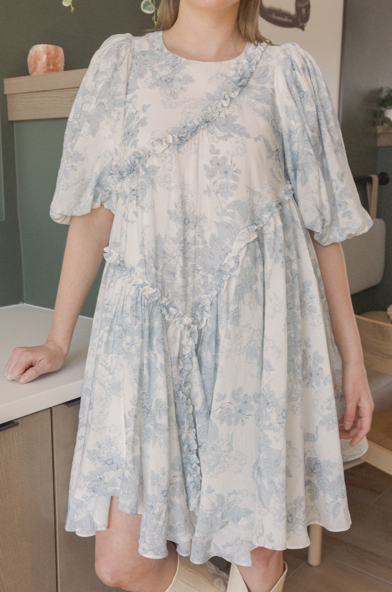 blue and white toile floral print puff sleeve mini dress with ruffles