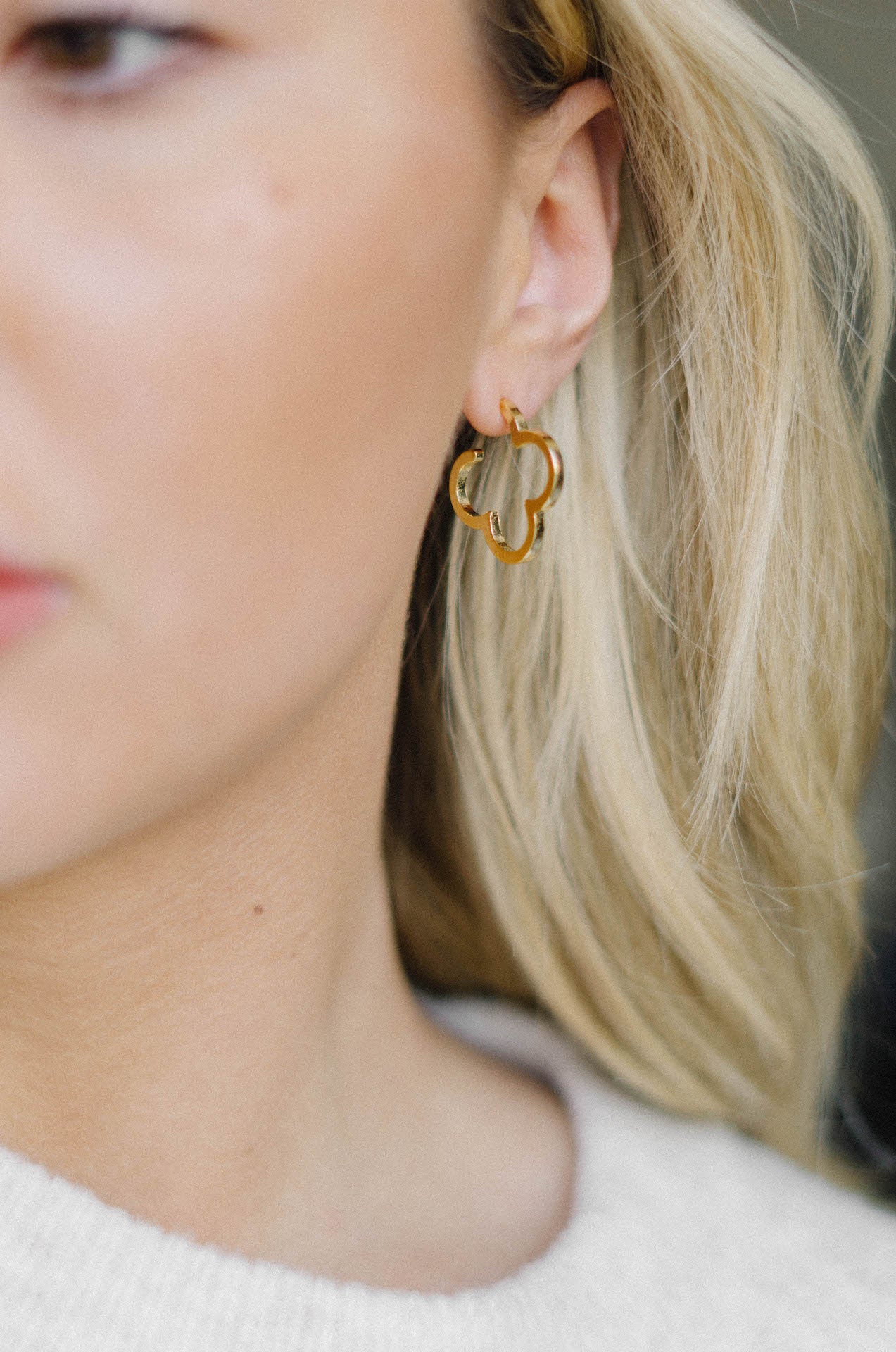 gold clover earrings