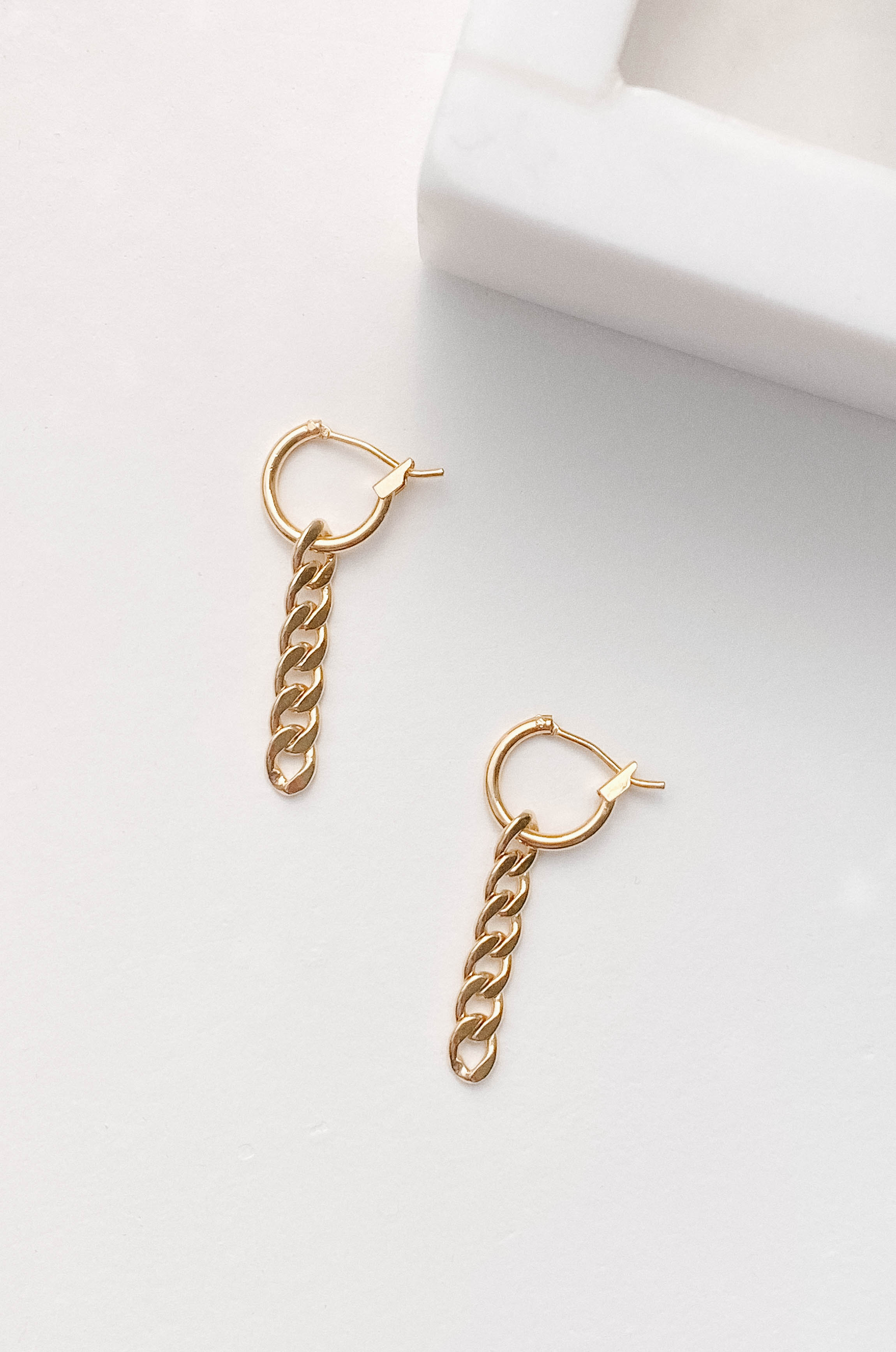 Cool Girl Mini Huggie Chain Earrings - 14K Gold