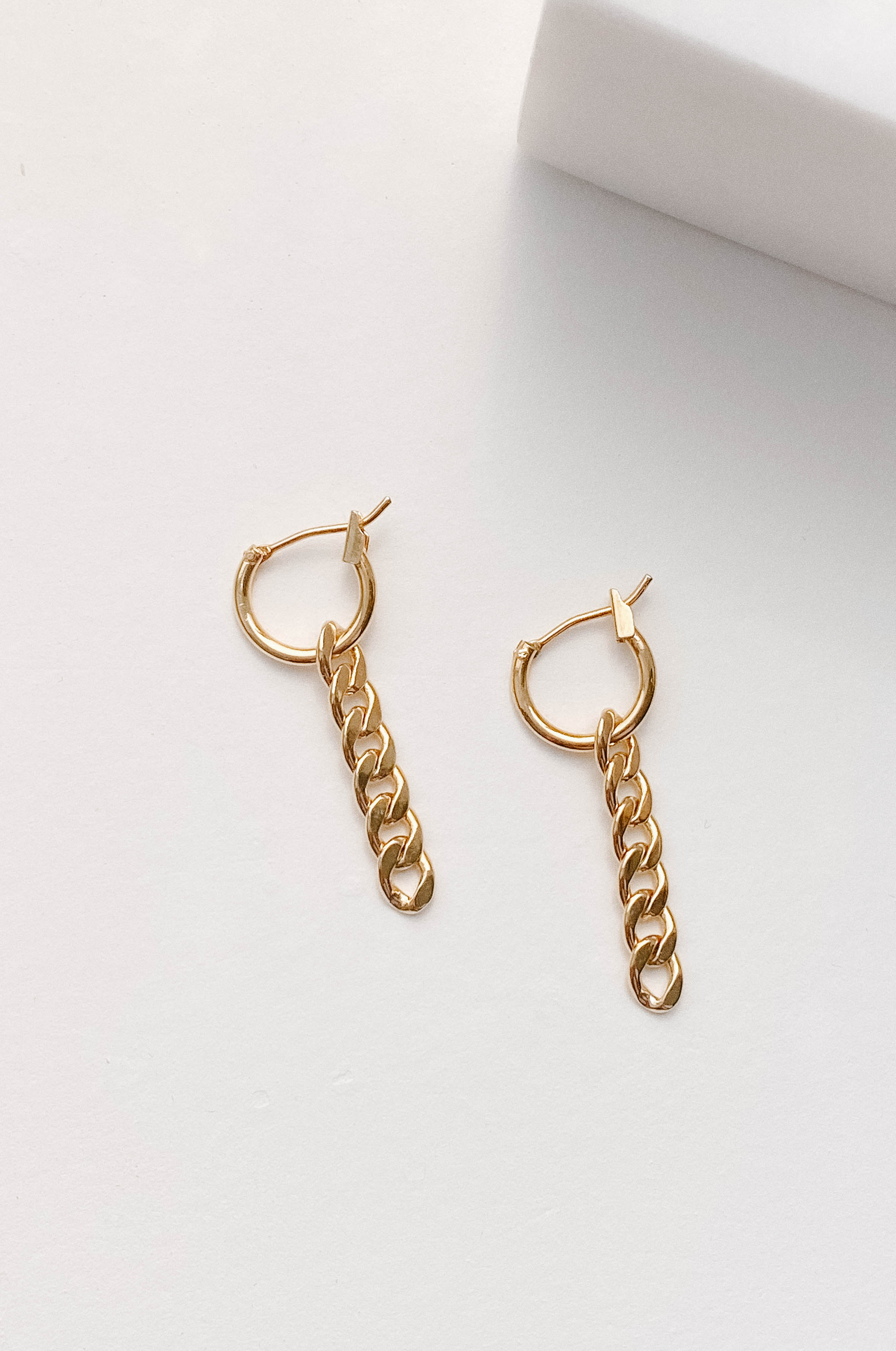 Cool Girl Mini Huggie Chain Earrings - 14K Gold
