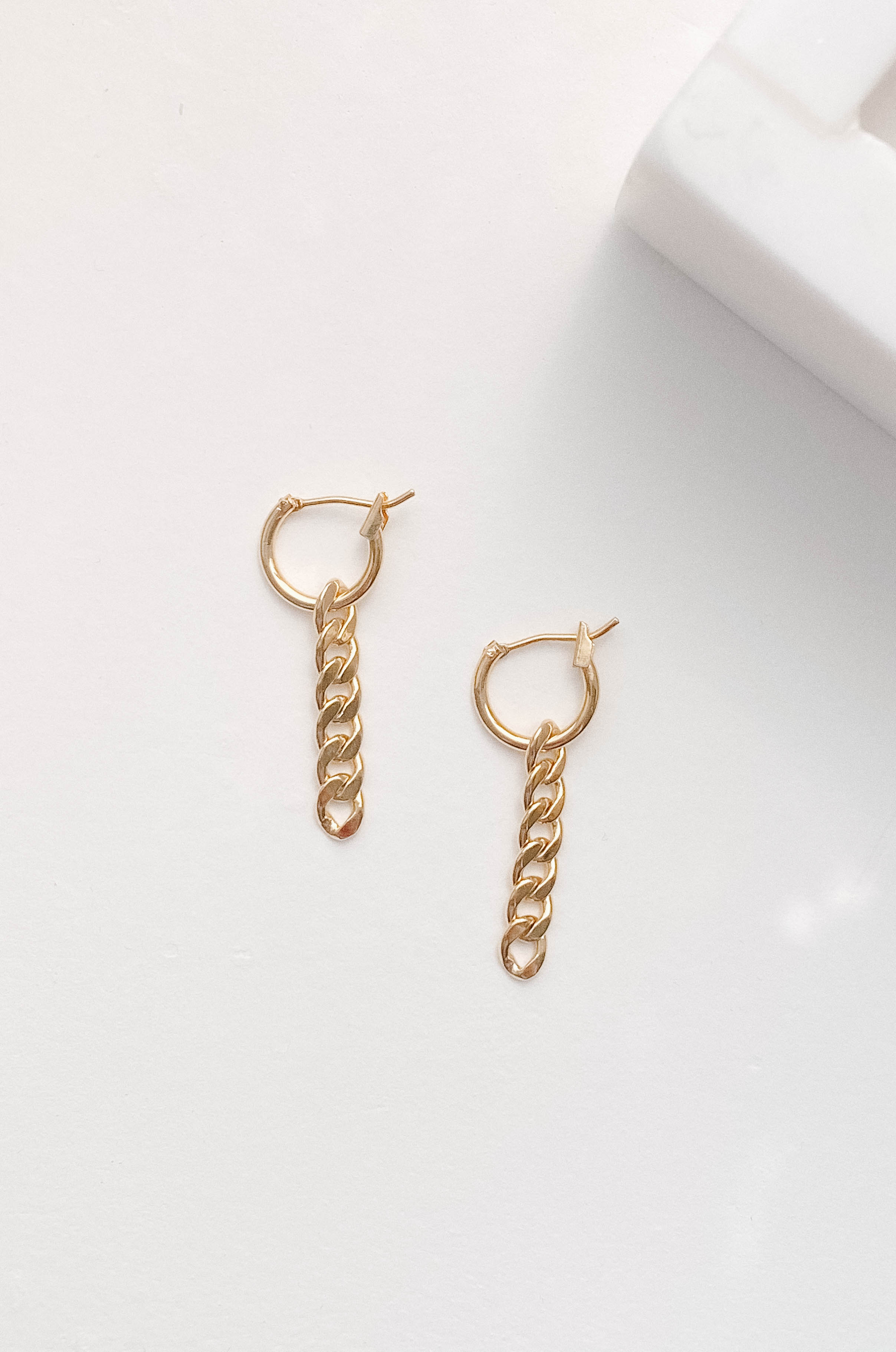 Cool Girl Mini Huggie Chain Earrings - 14K Gold