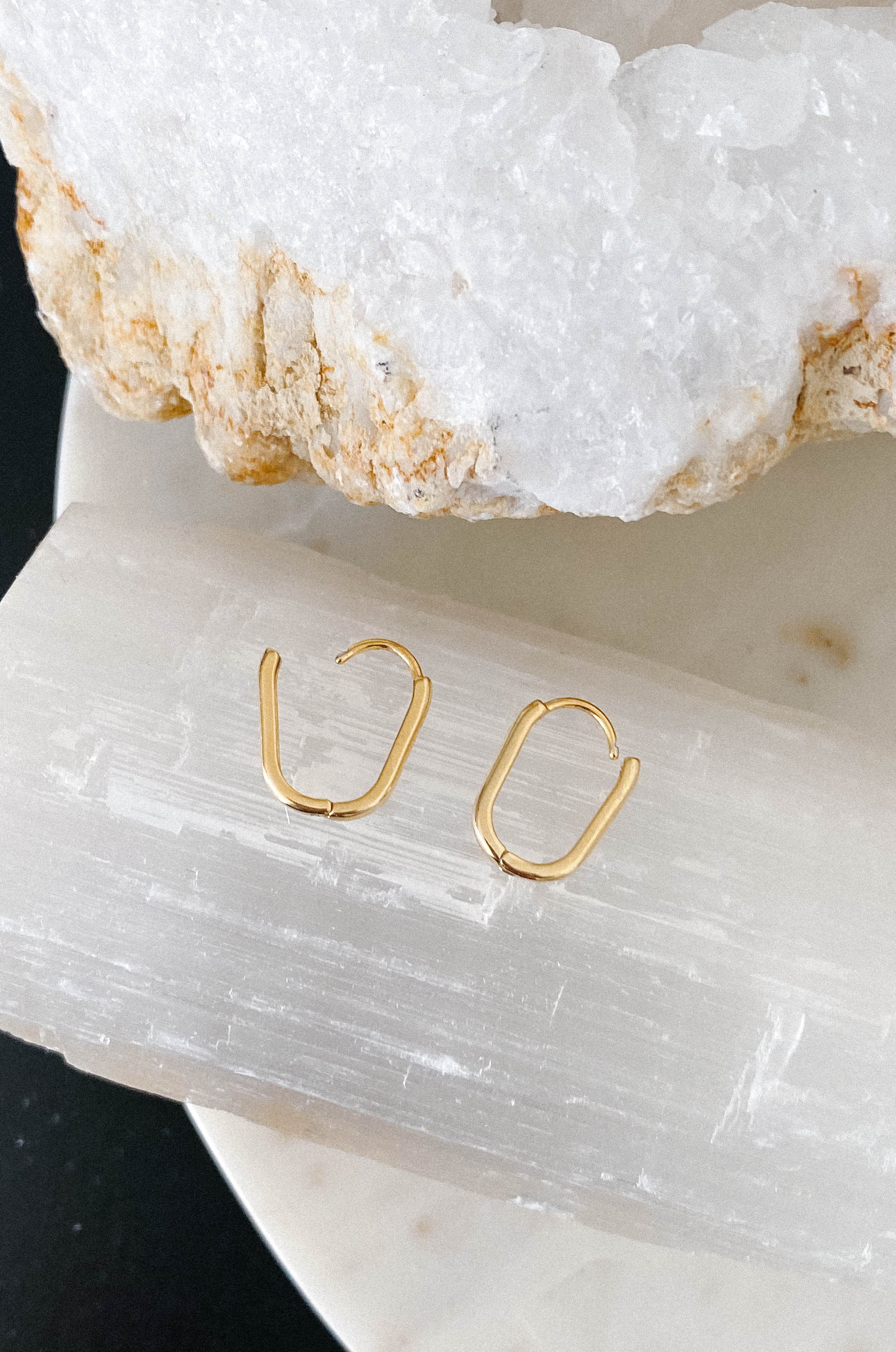 New York Huggie Hoop - 14k Gold