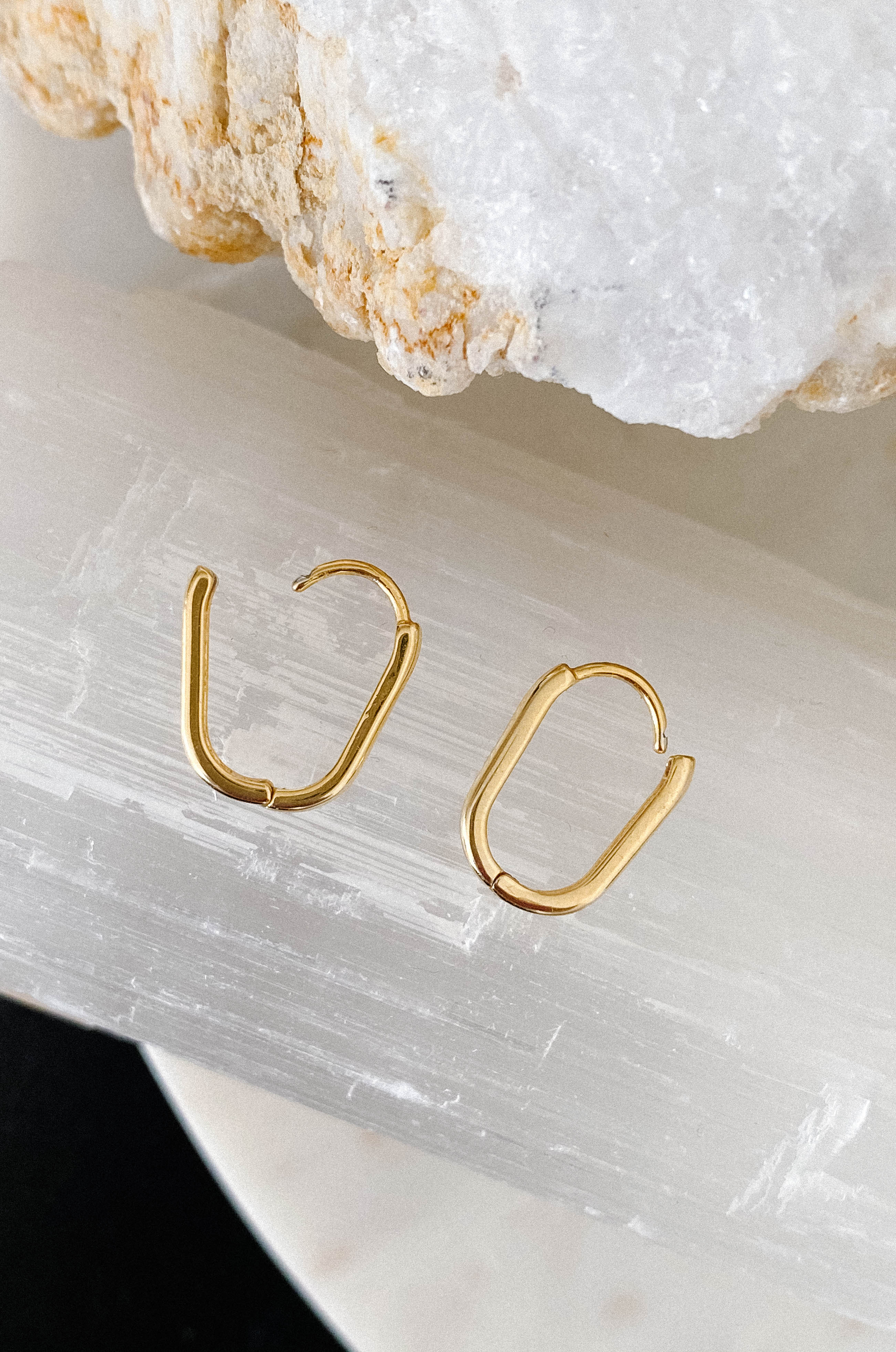 New York Huggie Hoop - 14k Gold
