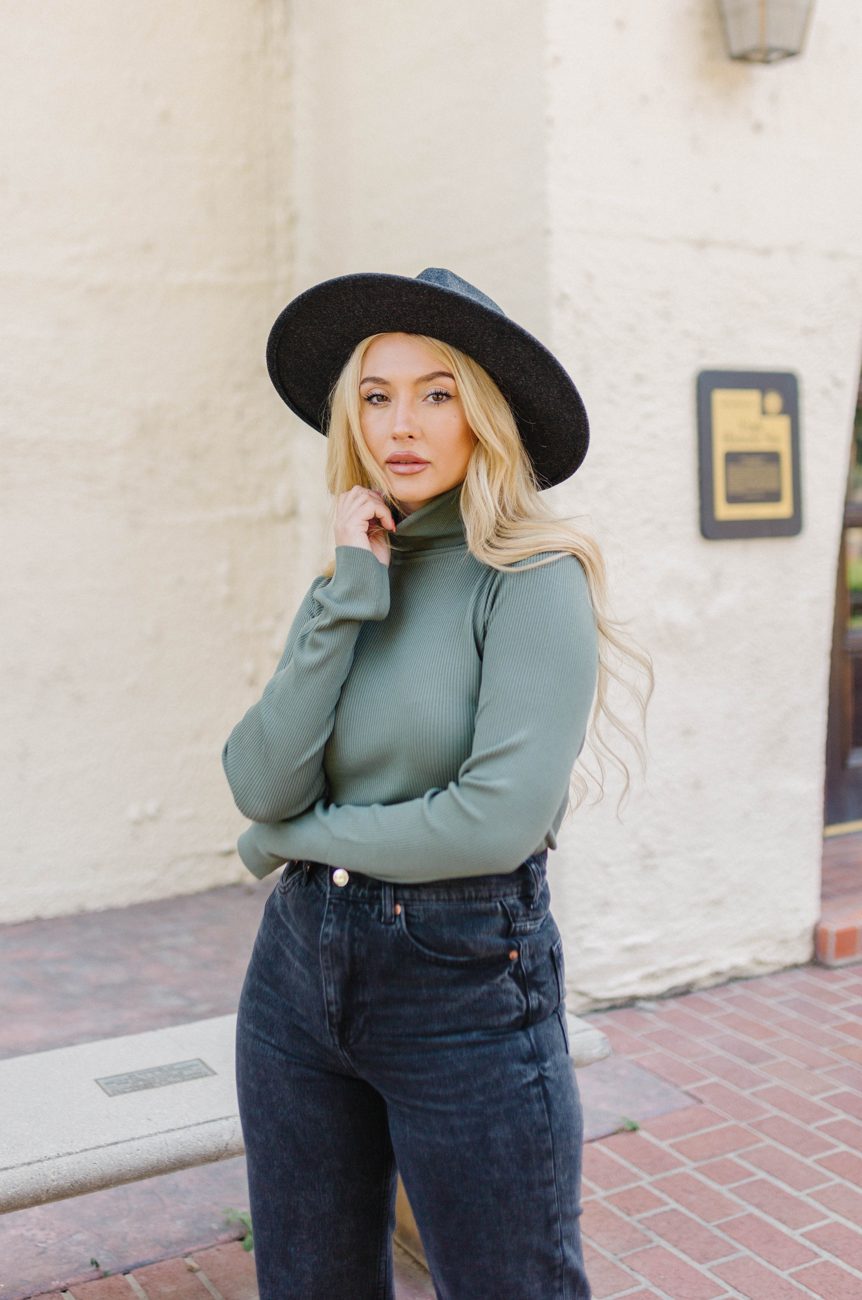 Essential Knit Turtleneck Top - Olive