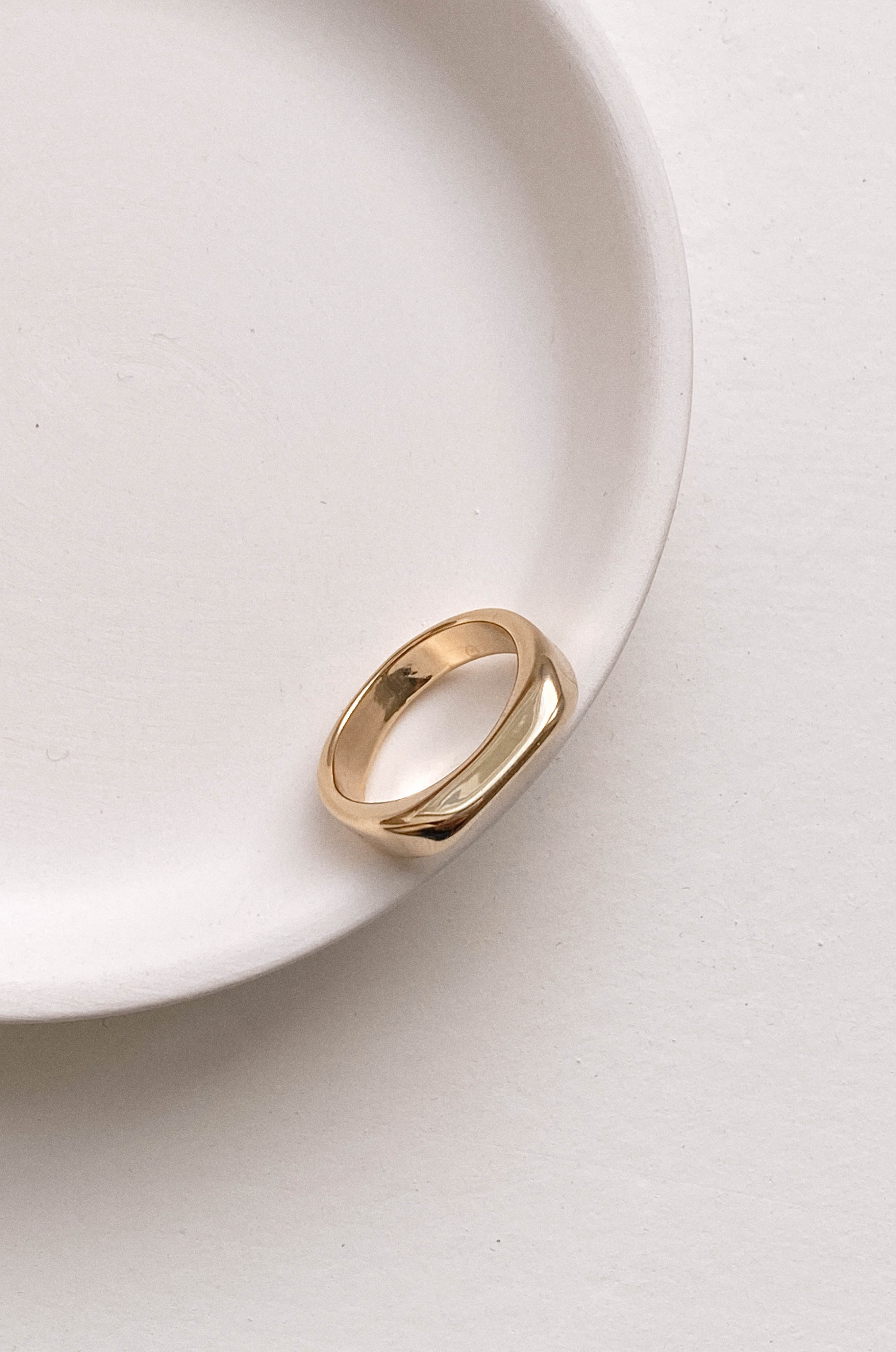 shiny gold ring size 6