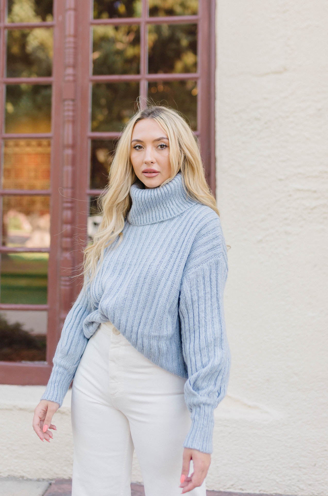blue ribbed knitted turtleneck sweater with long sleeves