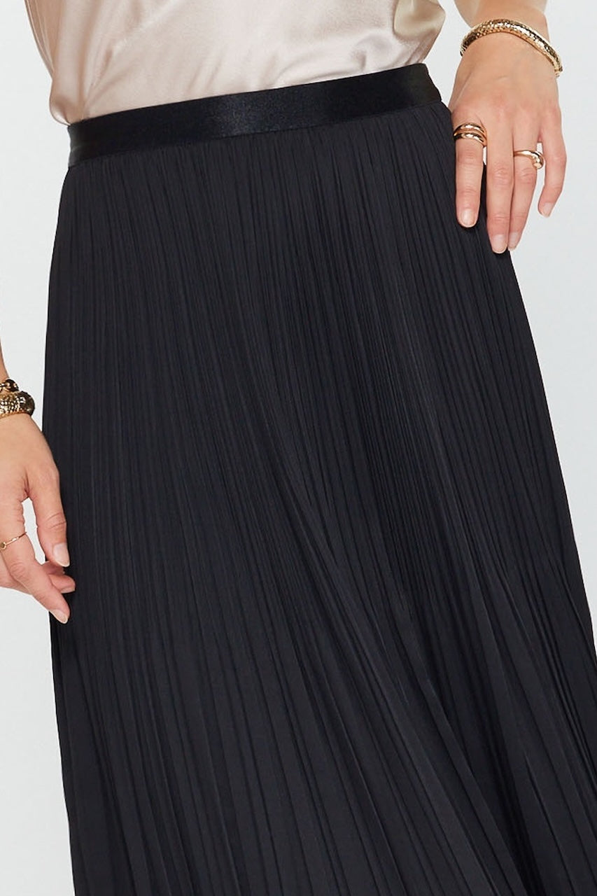 Black Pleated Midi Skirt With Lace Trim Hem