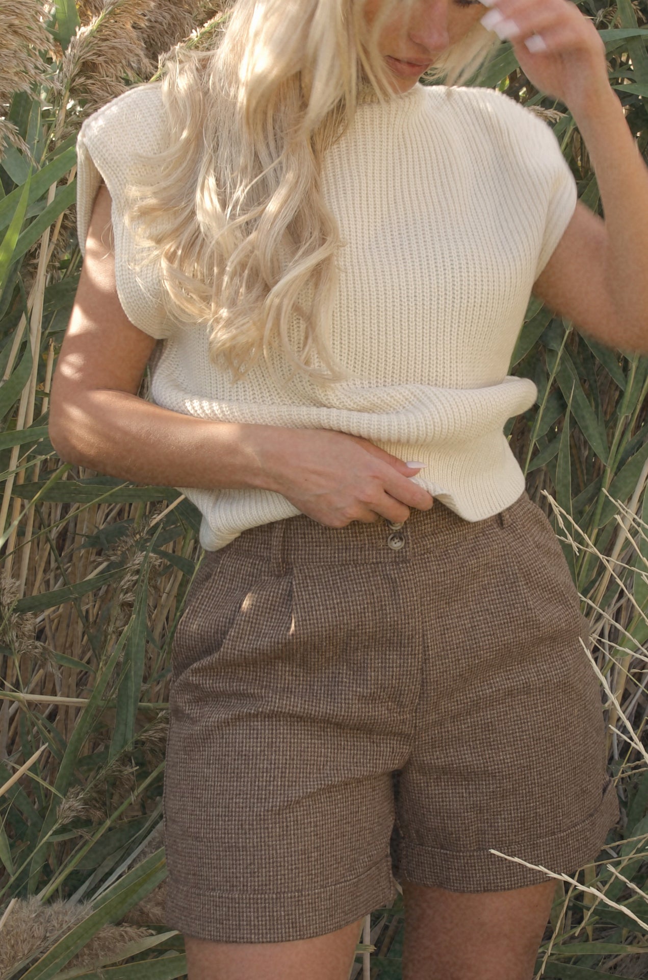 beige knitted muscle sweater with short padded sleeves and mock neck
