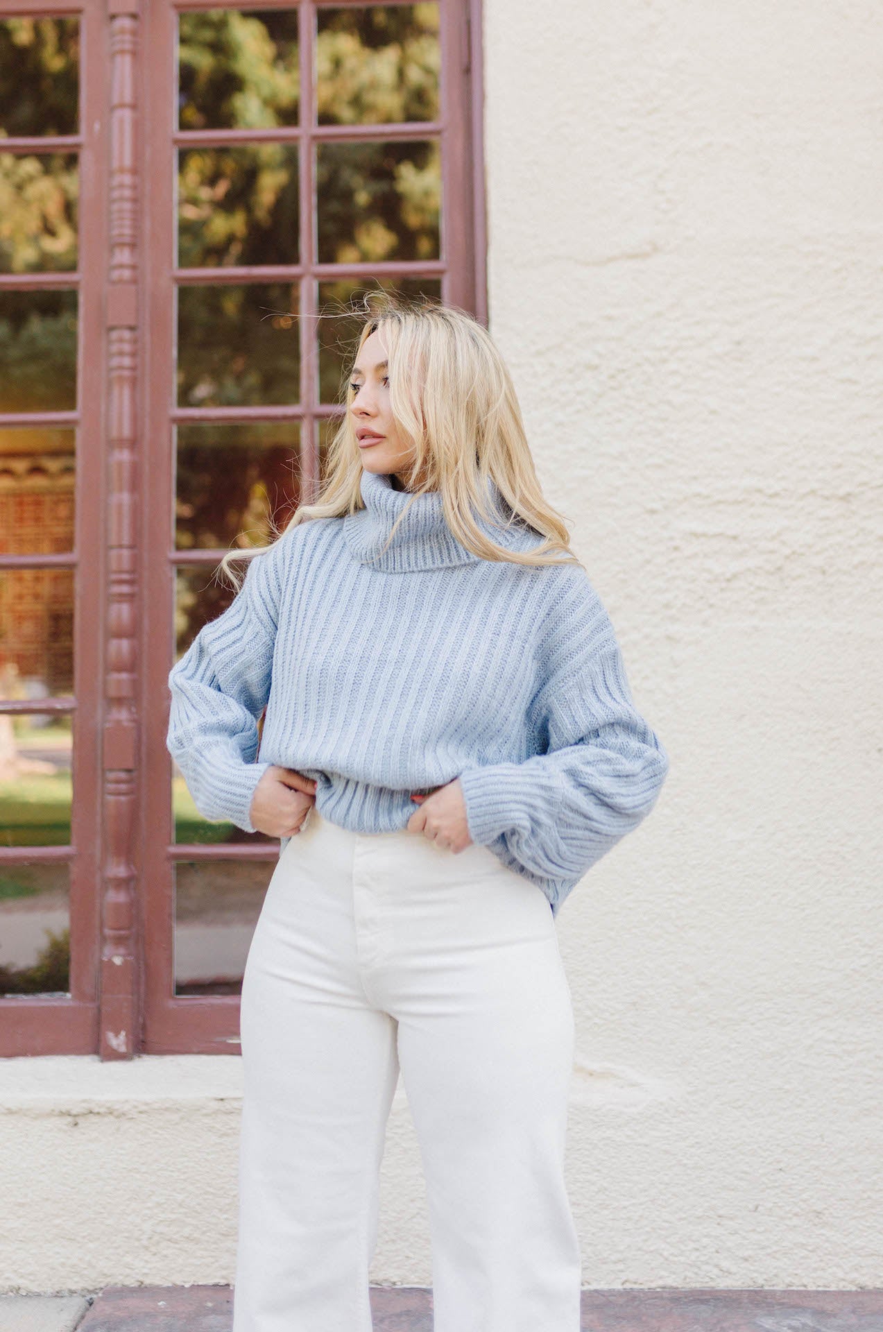 blue ribbed knitted turtleneck sweater with long sleeves