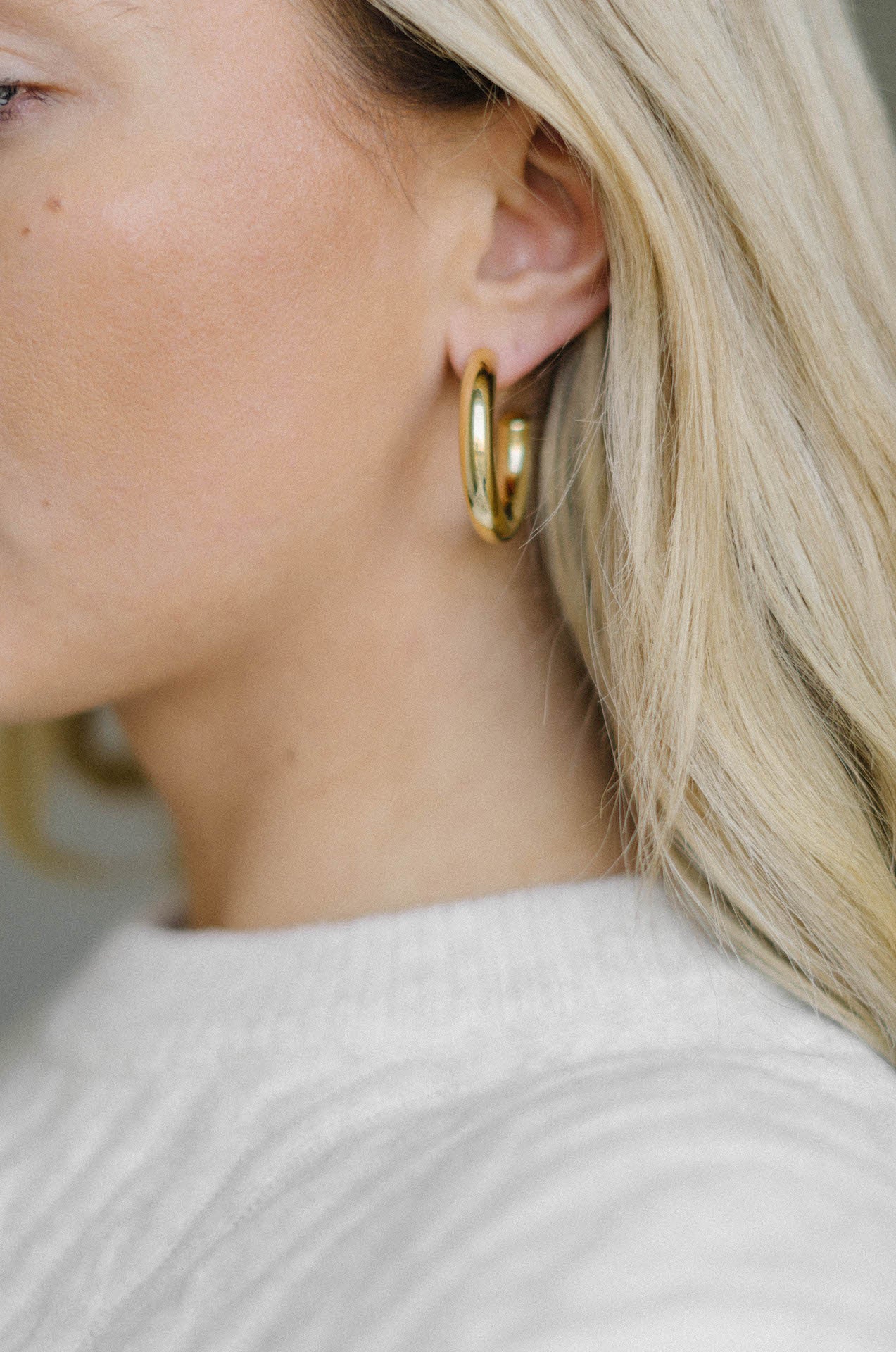 14k gold thick chunky hoop earrings that are lightweight