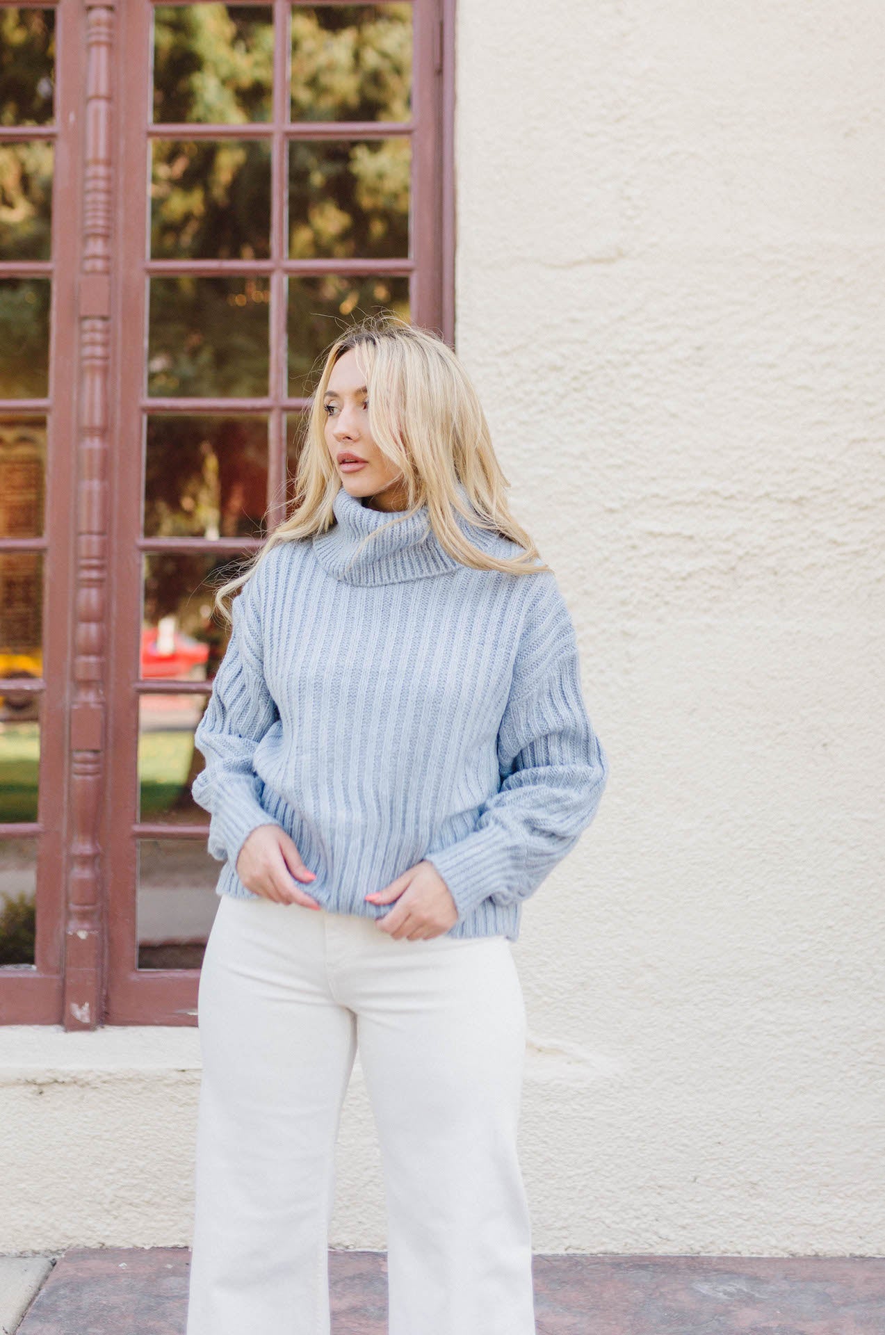 blue ribbed knitted turtleneck sweater with long sleeves