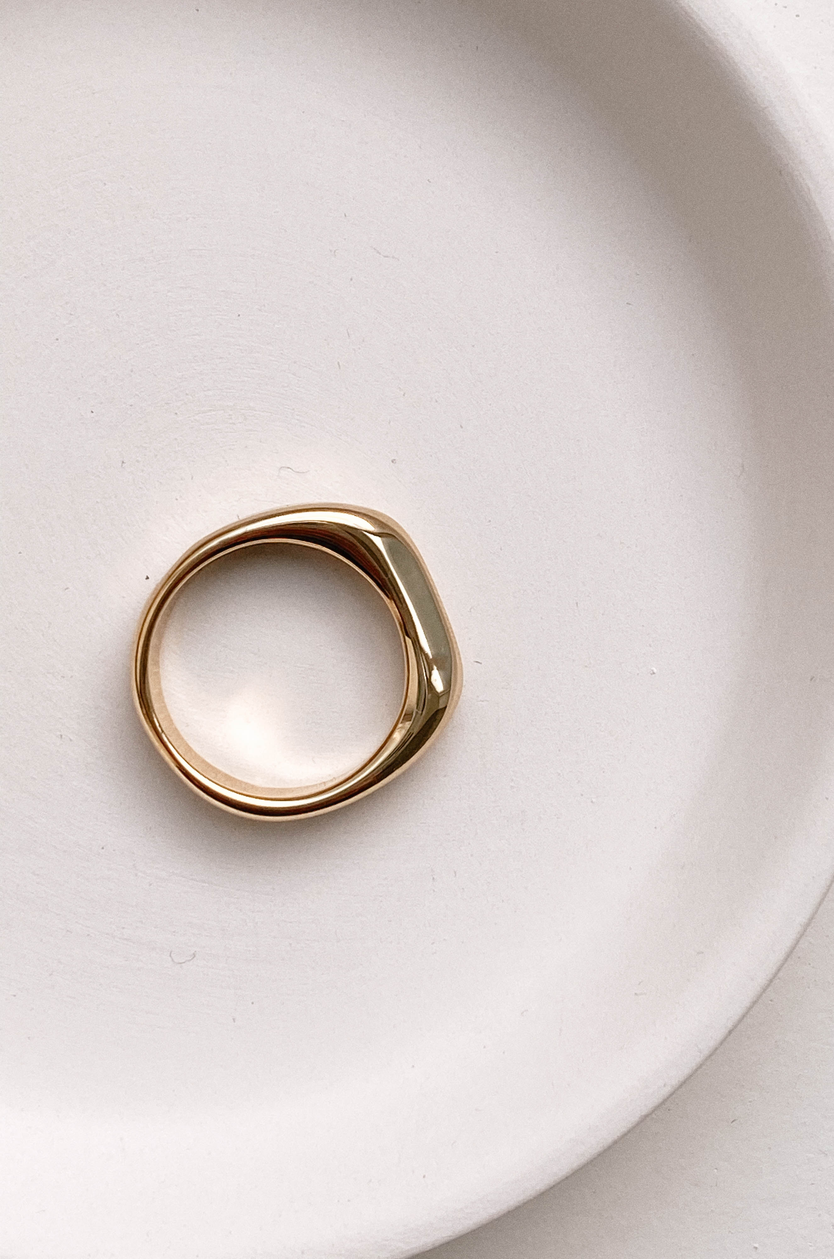 fashionable gold rings that are modern and minimal