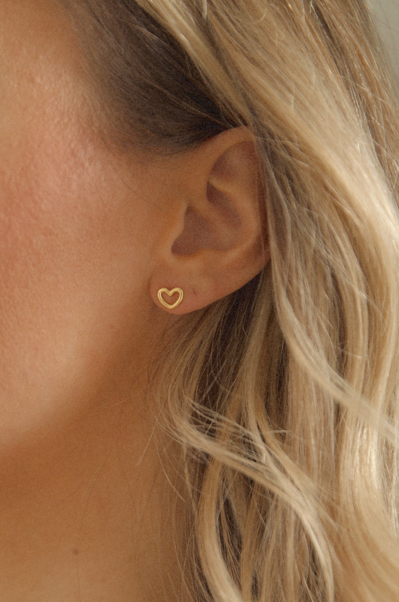 14 karat gold open heart earrings