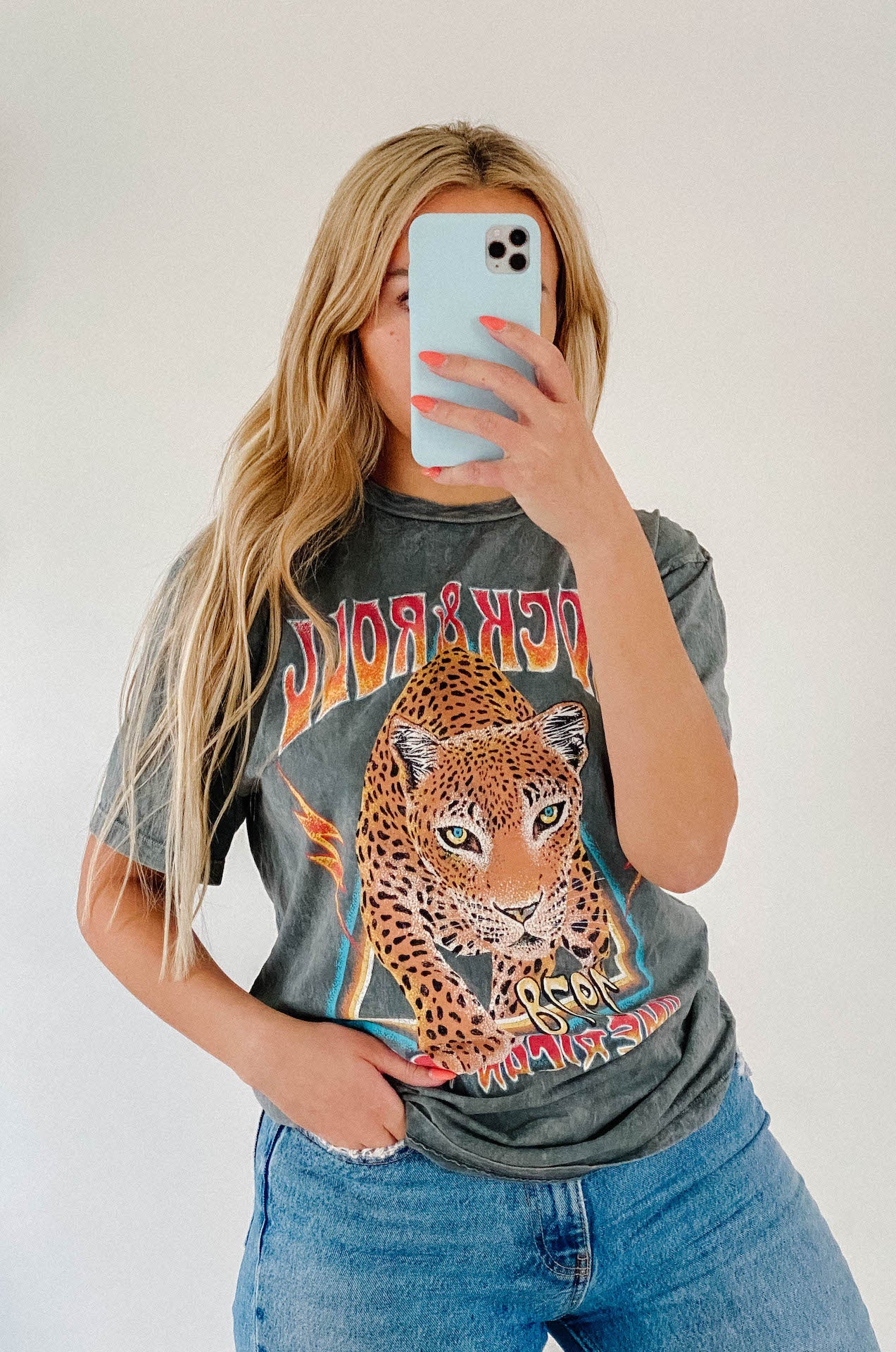 rock and roll graphic tee with tiger